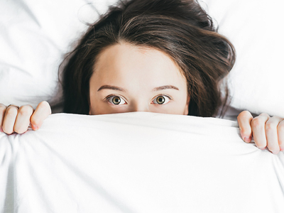 Hautpflege über Nacht Frau im Bett
