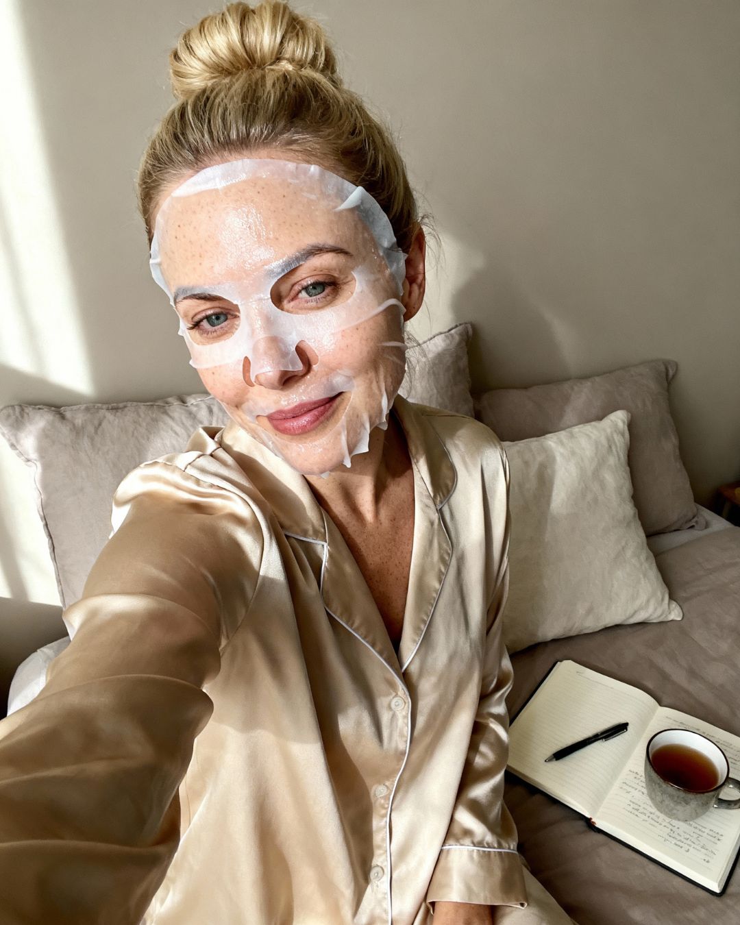 Frau mit Gesichtsmaske