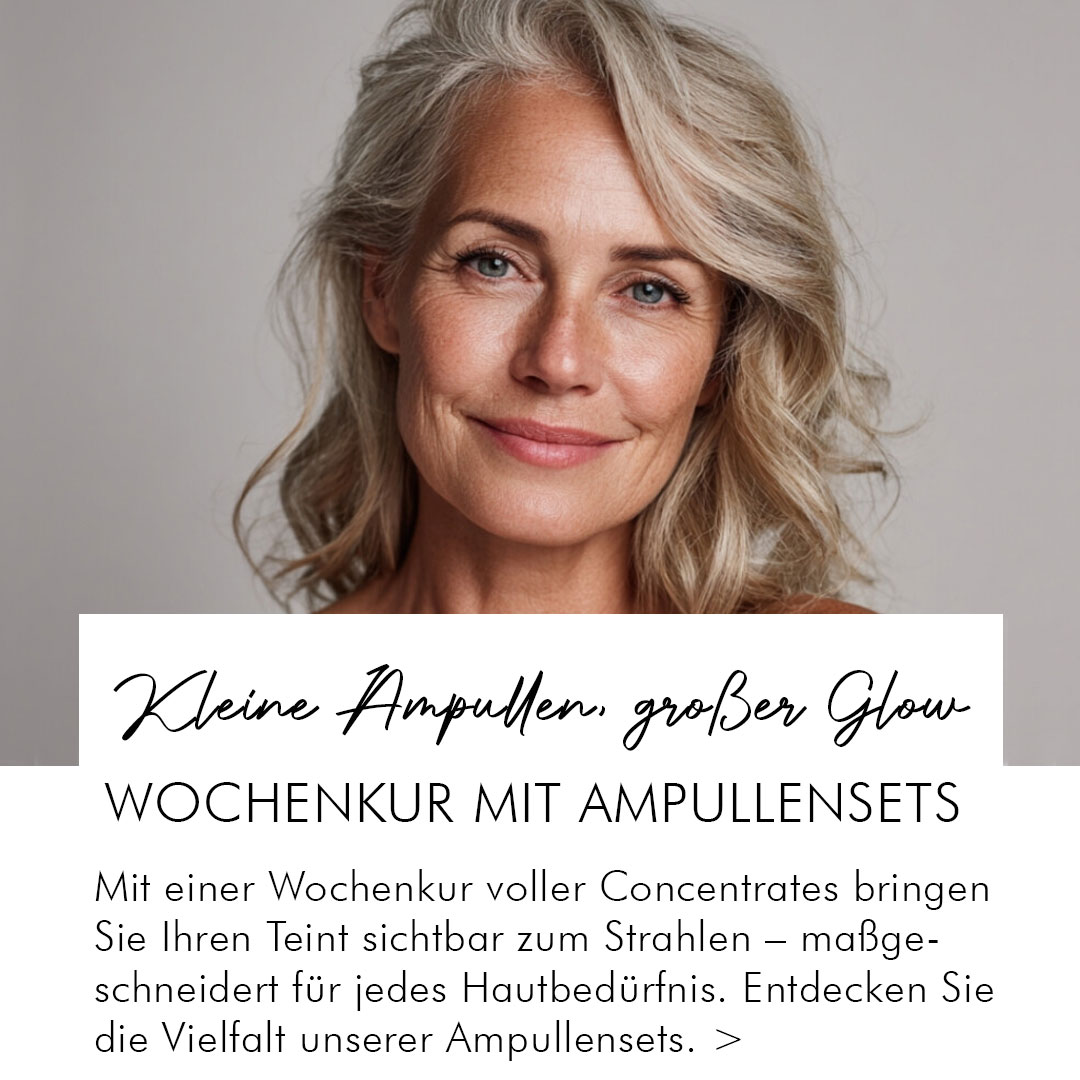 Lächelnde Frau mit reifer Haut