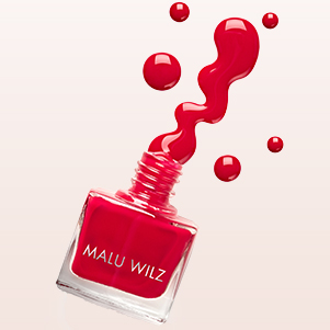 red nail lacquer