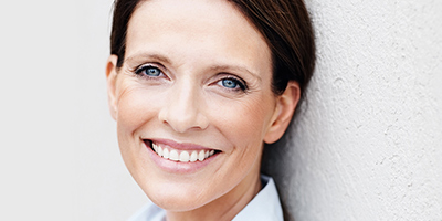 neues Treatment Vitamin C Active+ reife Frau