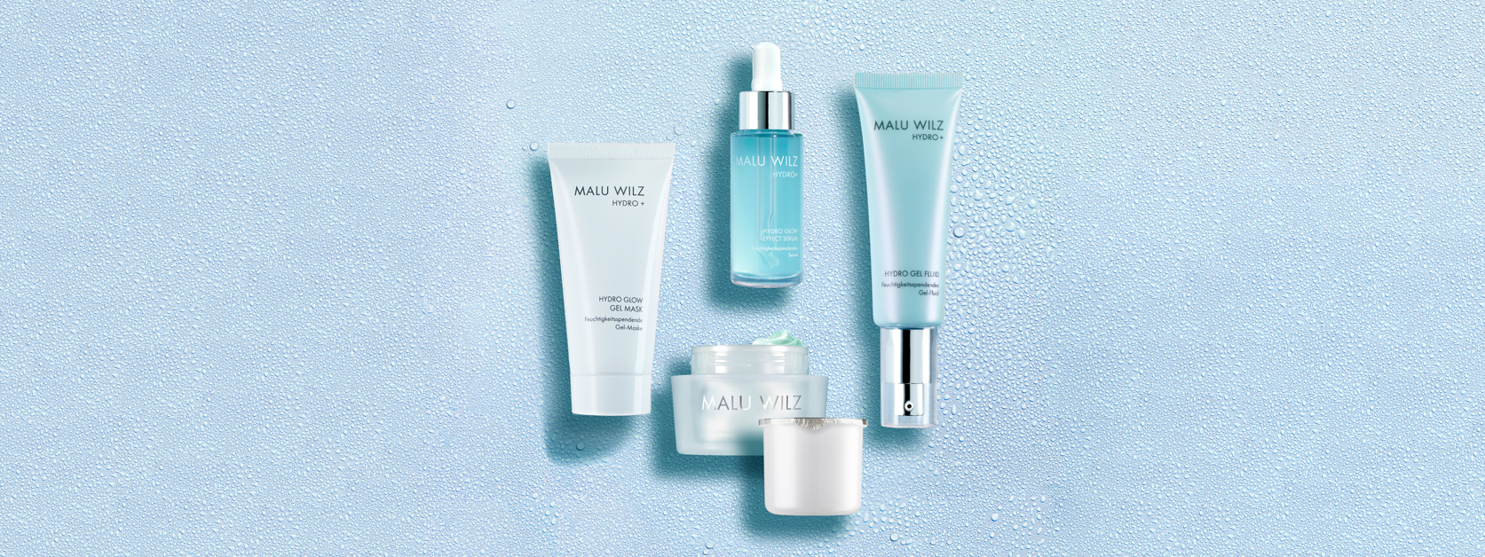 Hydro+ Gruppe vor Wassertropfen auf blauem Hintergrund