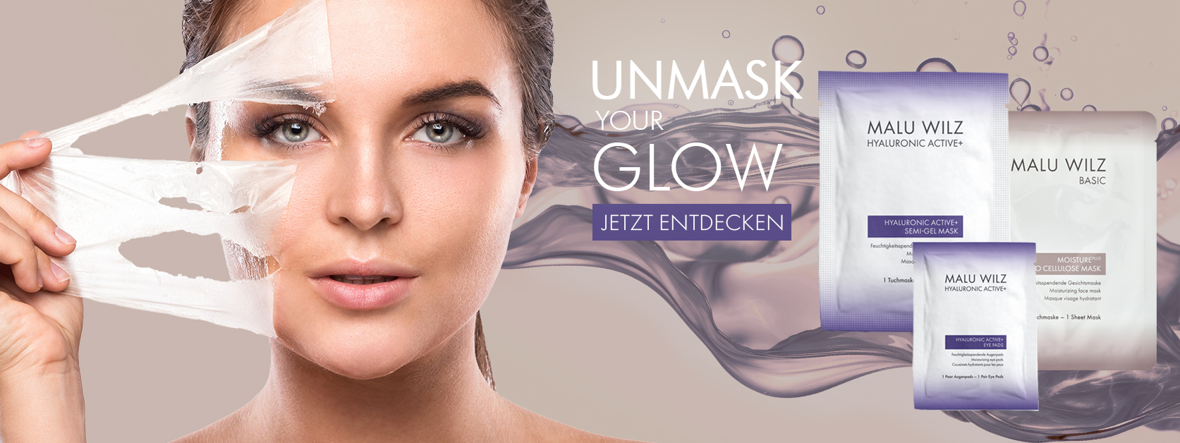 Die feuchtigkeitsspendenden Tuchmasken sind die unkomplizierte Beauty-Lösung. Frau zieht sich Tuch-Maske vom Gesicht